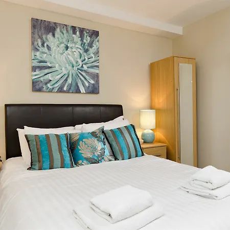 Cabot Mews Apartment *